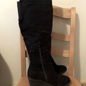 Peter Pan wedge size 9 suede boots